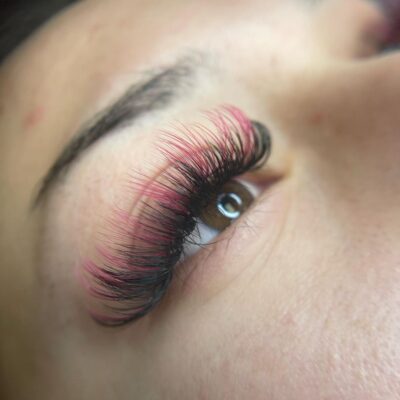 close up of a pink colored lash set. colored lashes. LavisLash US