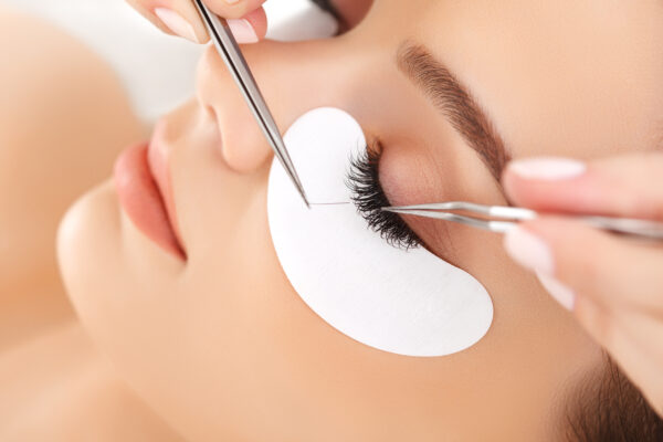 tip for rem,moving eyelash extension glue