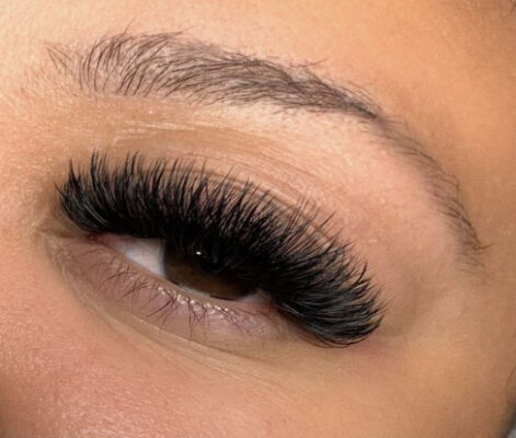 a Mega Volume lash set